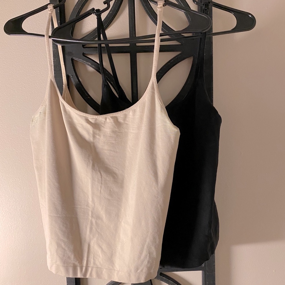 BUNDLE OF TWO VICTORIAS SECRET TANK TOPS SIZE L